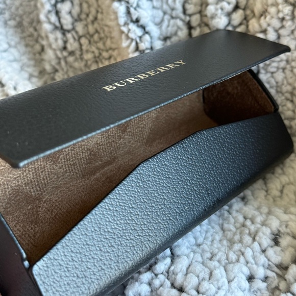 Burberry Sunglasses B4199 - Picture 7 of 12